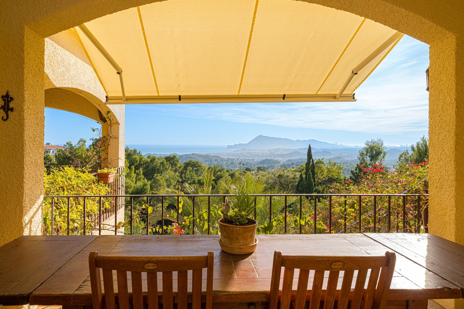 5 Bedroom 4 Bathroom Villa in Altea - Caza De Casa