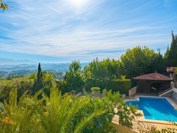 5 Bedroom 4 Bathroom Villa in Altea - Caza De Casa