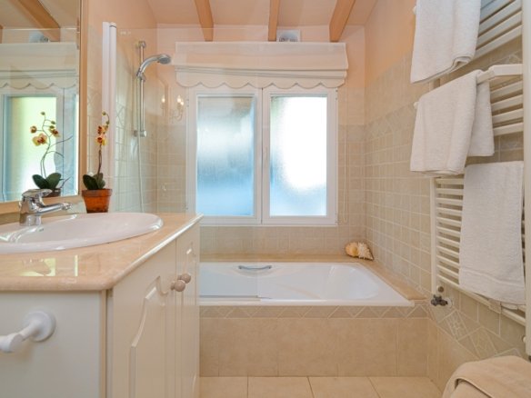 5 Bedroom 4 Bathroom Villa in Altea - Caza De Casa