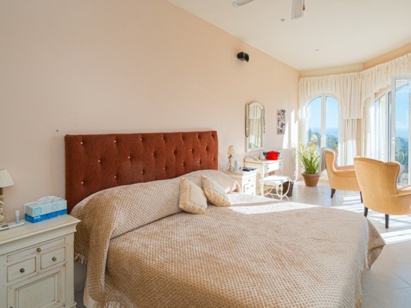 5 Bedroom 4 Bathroom Villa in Altea - Caza De Casa