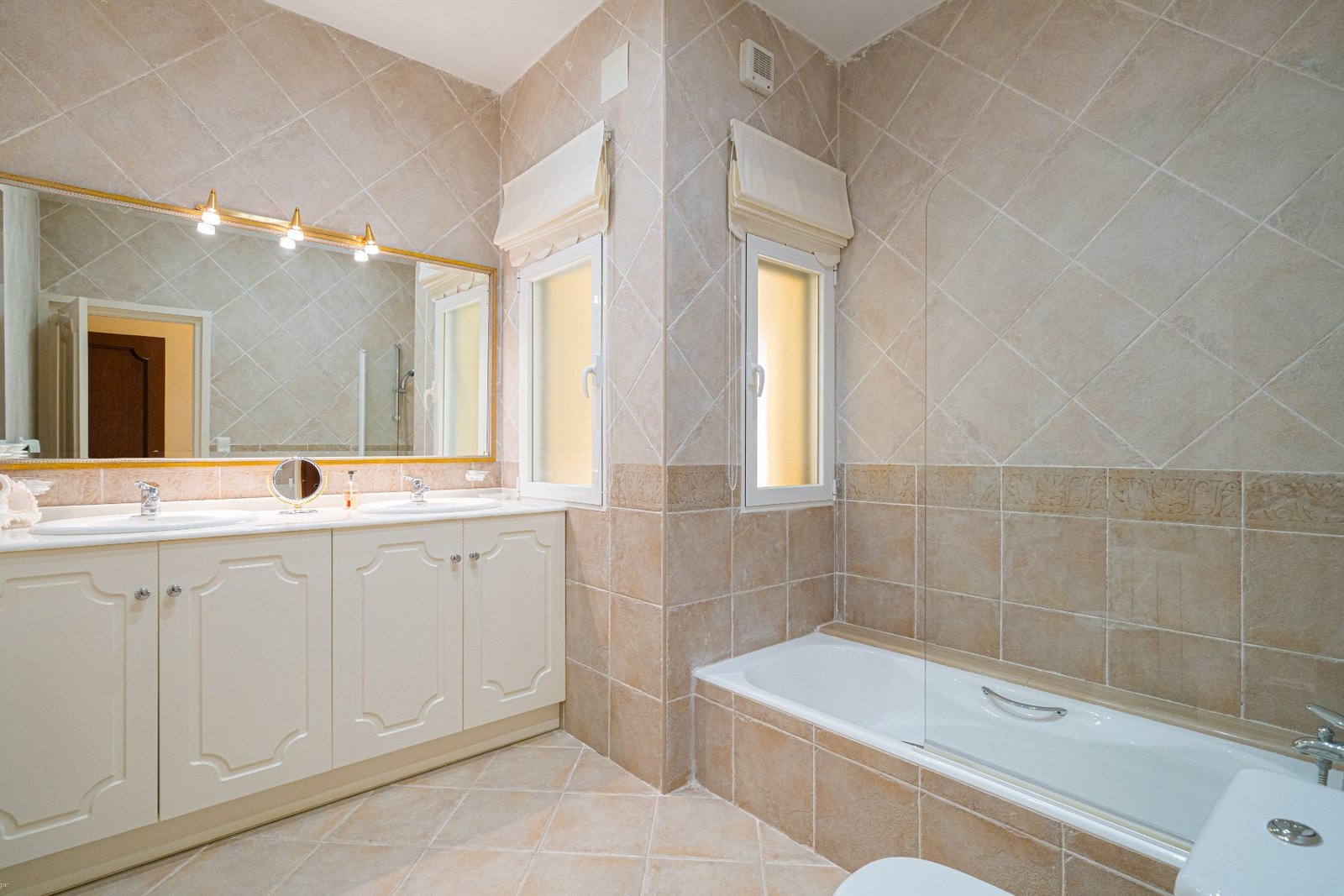 5 Bedroom 4 Bathroom Villa in Altea - Caza De Casa