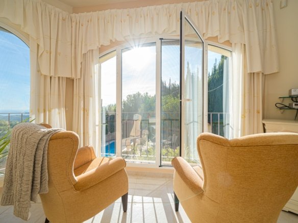 5 Bedroom 4 Bathroom Villa in Altea - Caza De Casa
