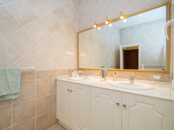 5 Bedroom 4 Bathroom Villa in Altea - Caza De Casa