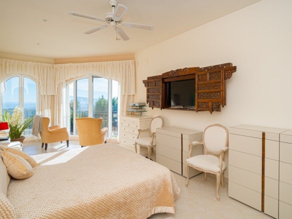 5 Bedroom 4 Bathroom Villa in Altea - Caza De Casa