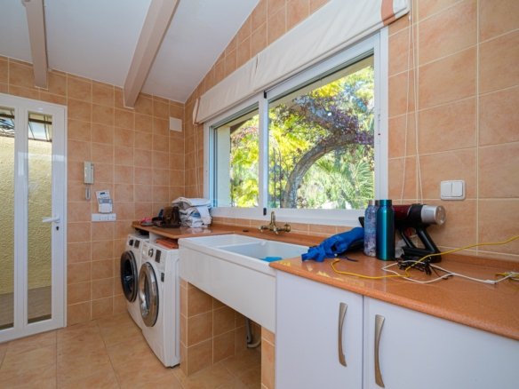 5 Bedroom 4 Bathroom Villa in Altea - Caza De Casa