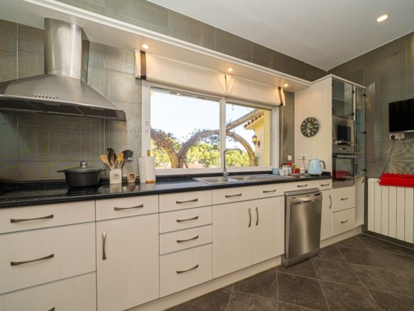 5 Bedroom 4 Bathroom Villa in Altea - Caza De Casa