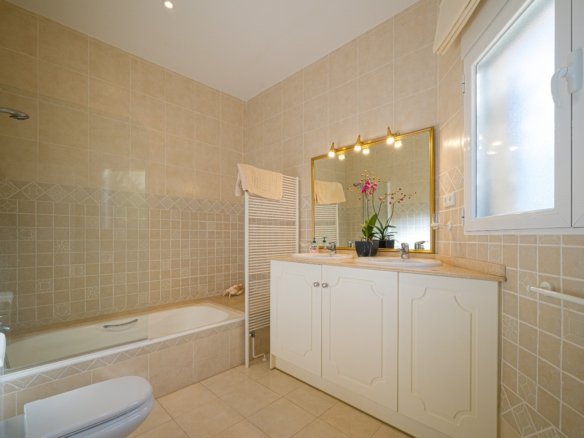 5 Bedroom 4 Bathroom Villa in Altea - Caza De Casa