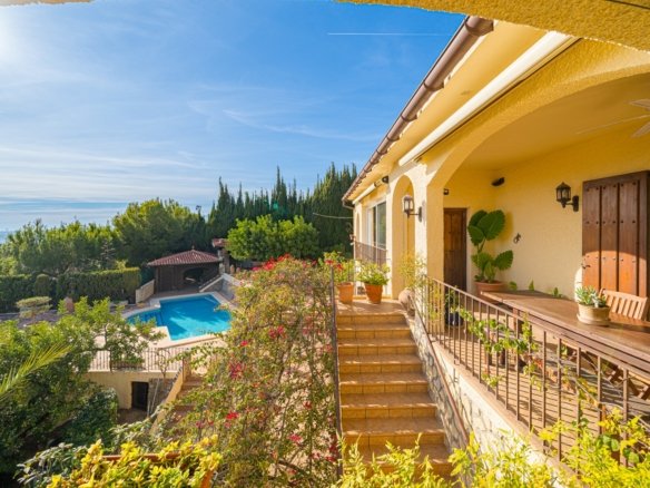 5 Bedroom 4 Bathroom Villa in Altea - Caza De Casa
