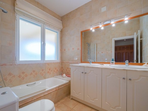 5 Bedroom 4 Bathroom Villa in Altea - Caza De Casa