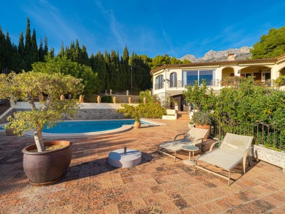 5 Bedroom 4 Bathroom Villa in Altea - Caza De Casa