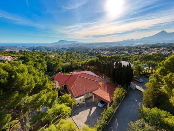 5 Bedroom 4 Bathroom Villa in Altea - Caza De Casa