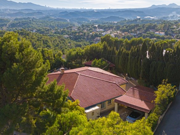 5 Bedroom 4 Bathroom Villa in Altea - Caza De Casa