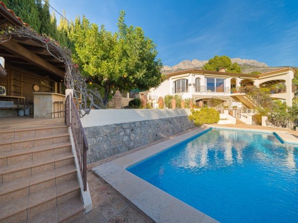 5 Bedroom 4 Bathroom Villa in Altea - Caza De Casa