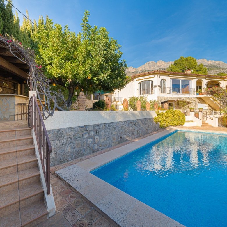 5 Bedroom 4 Bathroom Villa in Altea - Caza De Casa