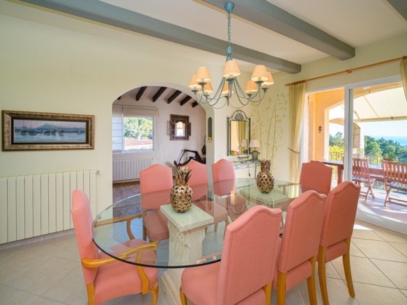 5 Bedroom 4 Bathroom Villa in Altea - Caza De Casa