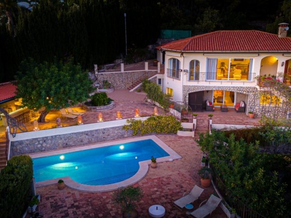 5 Bedroom 4 Bathroom Villa in Altea - Caza De Casa