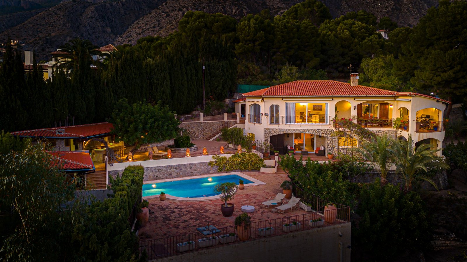 5 Bedroom 4 Bathroom Villa in Altea - Caza De Casa