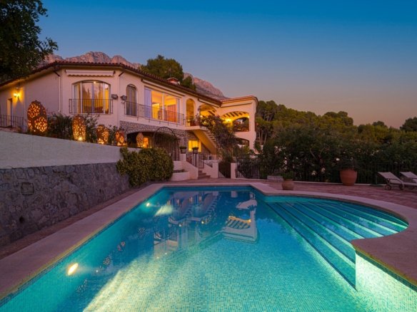 5 Bedroom 4 Bathroom Villa in Altea - Caza De Casa