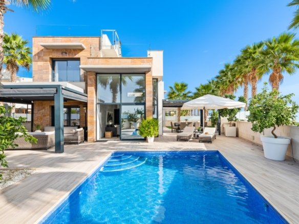 5 Bed 4 Bath Villa in Cabo Roig - Caza De Casa