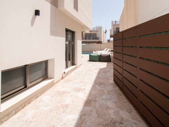 5 Bedroom 4 Bathroom Villa in Orihuela Costa - Caza De Casa
