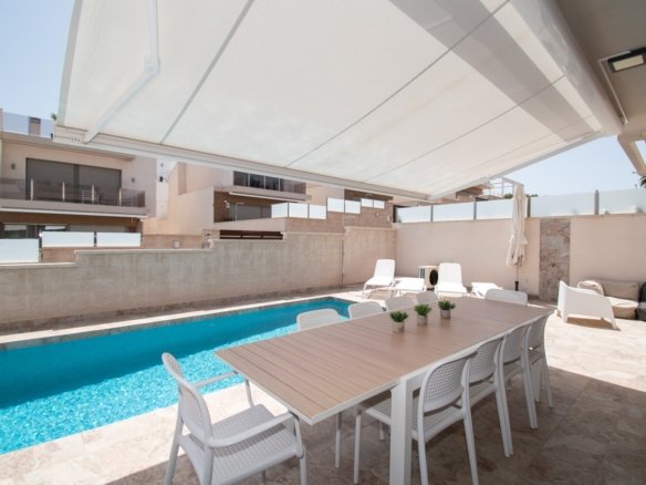 5 Bedroom 4 Bathroom Villa in Orihuela Costa - Caza De Casa