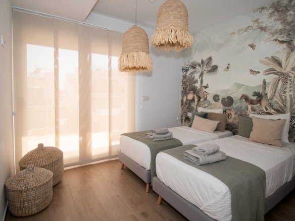 5 Bedroom 4 Bathroom Villa in Orihuela Costa - Caza De Casa