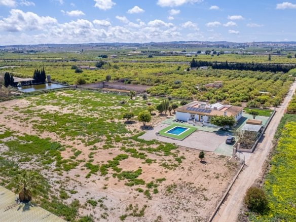 6 Bed 3 Bath Villa in Los Montesinos - Caza De Casa
