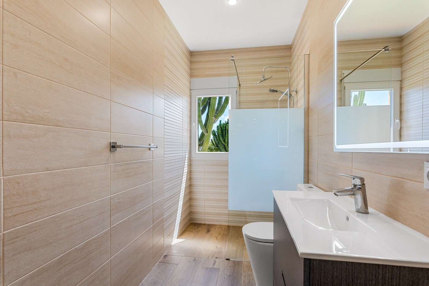 6 Bedroom 3 Bathroom Villa in Los Montesinos - Caza De Casa