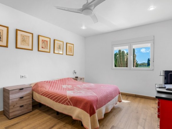6 Bedroom 3 Bathroom Villa in Los Montesinos - Caza De Casa