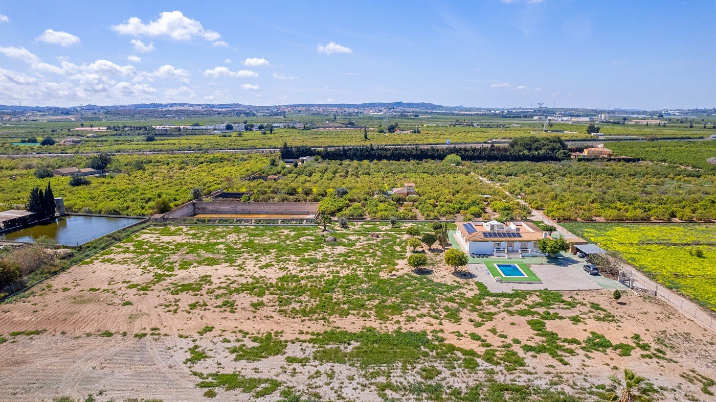 6 Bedroom 3 Bathroom Villa in Los Montesinos - Caza De Casa
