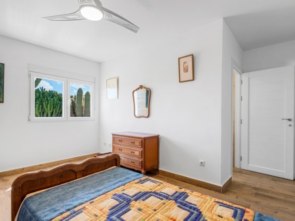 6 Bedroom 3 Bathroom Villa in Los Montesinos - Caza De Casa