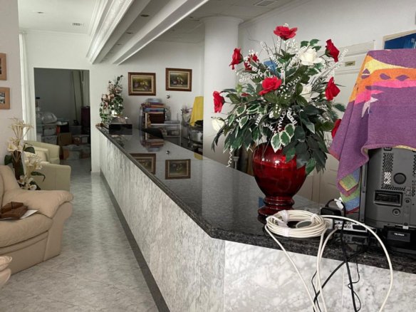 Commercial in Guardamar del Segura - Caza De Casa