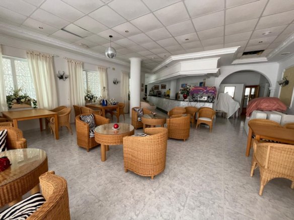 Commercial in Guardamar del Segura - Caza De Casa