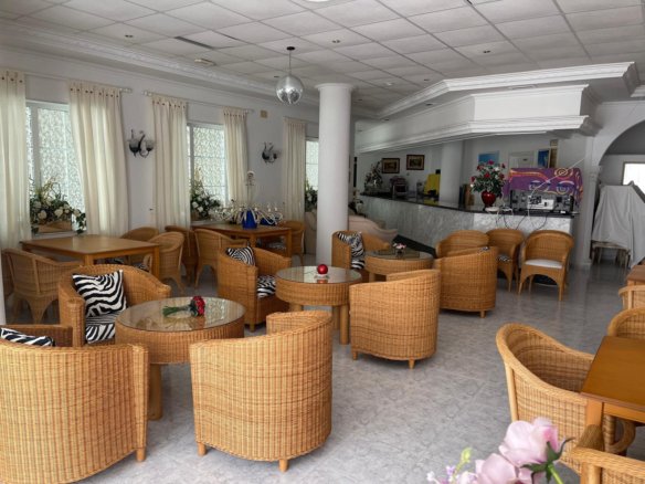 Commercial in Guardamar del Segura - Caza De Casa