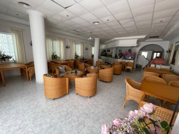 Commercial in Guardamar del Segura - Caza De Casa