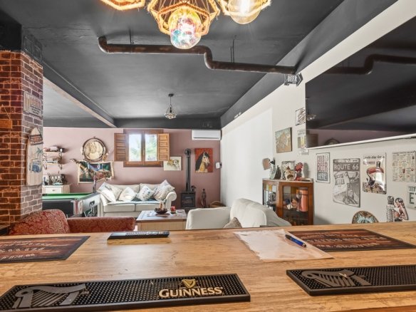 4 Bedroom 2 Bathroom Country House in Torremendo - Caza De Casa