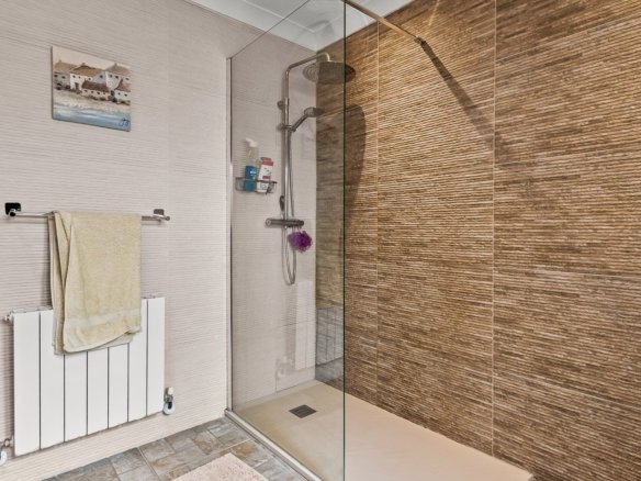 4 Bedroom 2 Bathroom Country House in Torremendo - Caza De Casa
