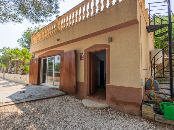 4 Bedroom 2 Bathroom Country House in Torremendo - Caza De Casa