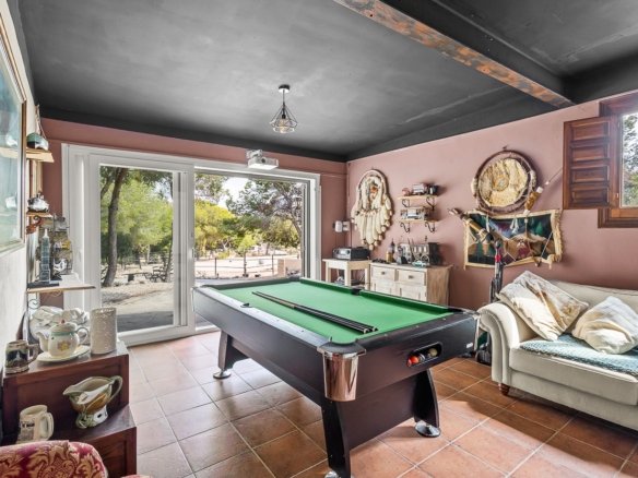4 Bedroom 2 Bathroom Country House in Torremendo - Caza De Casa