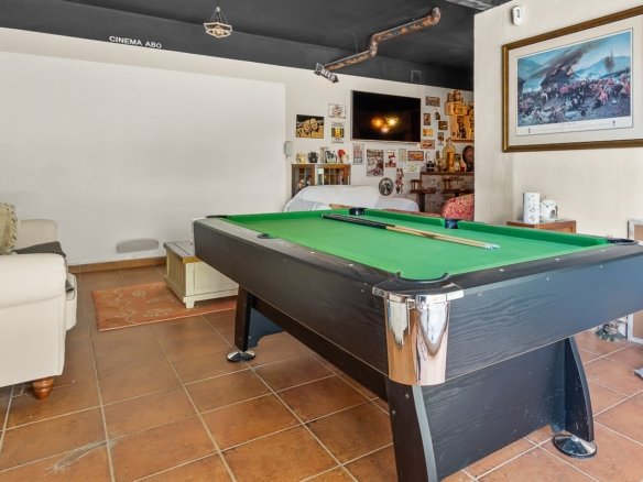4 Bedroom 2 Bathroom Country House in Torremendo - Caza De Casa