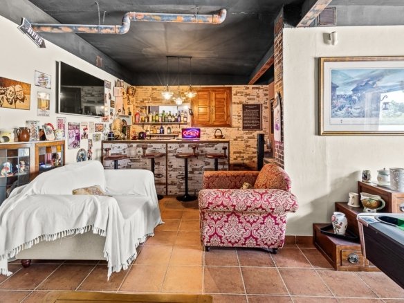4 Bedroom 2 Bathroom Country House in Torremendo - Caza De Casa