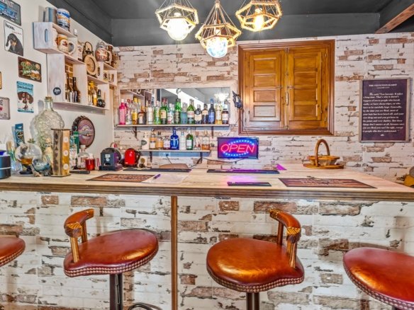 4 Bedroom 2 Bathroom Country House in Torremendo - Caza De Casa