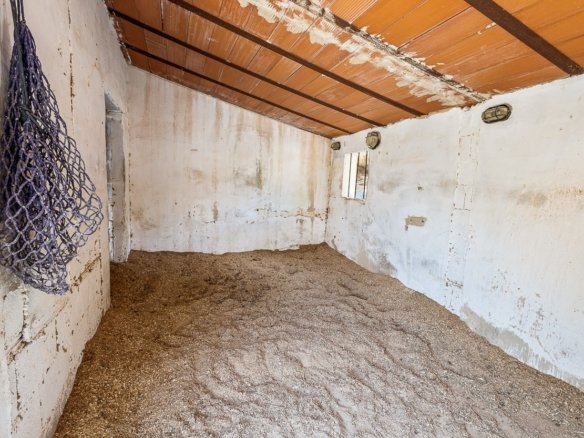 4 Bedroom 2 Bathroom Country House in Torremendo - Caza De Casa