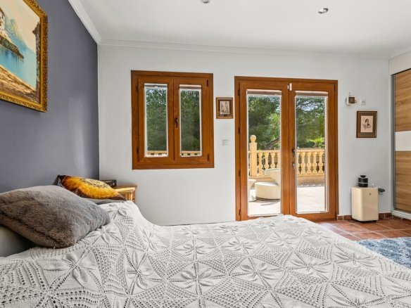 4 Bedroom 2 Bathroom Country House in Torremendo - Caza De Casa