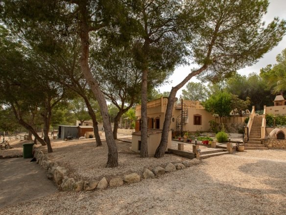 4 Bedroom 2 Bathroom Country House in Torremendo - Caza De Casa