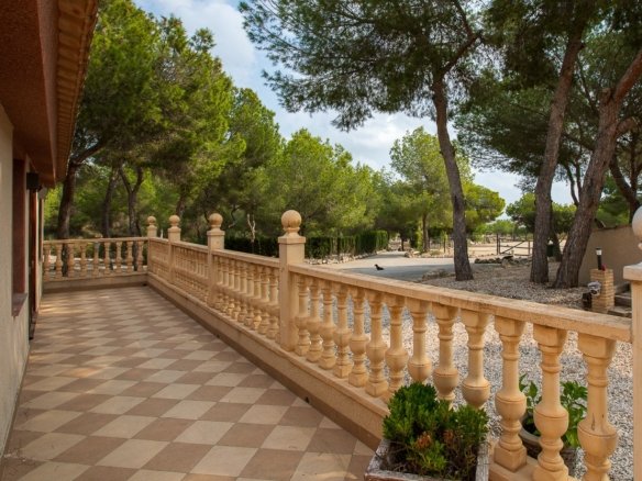 4 Bedroom 2 Bathroom Country House in Torremendo - Caza De Casa