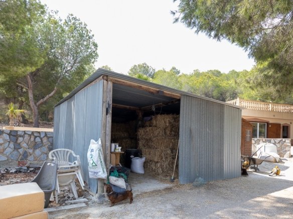 4 Bedroom 2 Bathroom Country House in Torremendo - Caza De Casa
