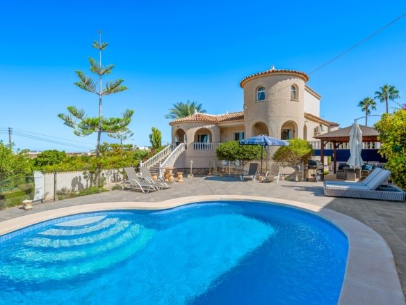 5 Bed 4 Bath Villa in Almoradi - Caza De Casa