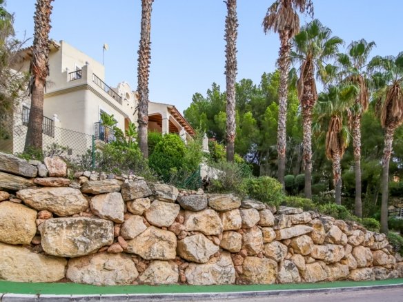 3 Bedroom 2 Bathroom Villa in Altea - Caza De Casa