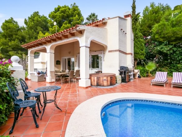 3 Bedroom 2 Bathroom Villa in Altea - Caza De Casa